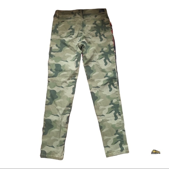 Womens Celebrity Pink Duffel Green Camo Pants 11/30 - Picture 1 of 6